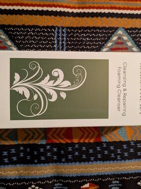 Cleansing & Repairing Foaming Cleanser - Green (Unknown Brand)